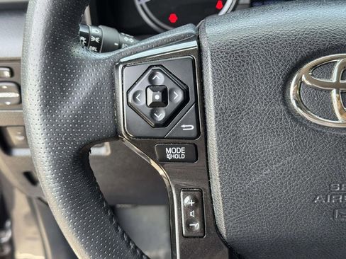 Used 2017 Toyota 4Runner TRD Off-Road AWD/4WD image 11