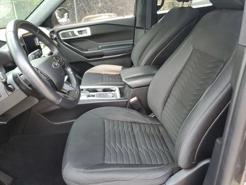 Used 2020 Ford Explorer XLT AWD/4WD image 18