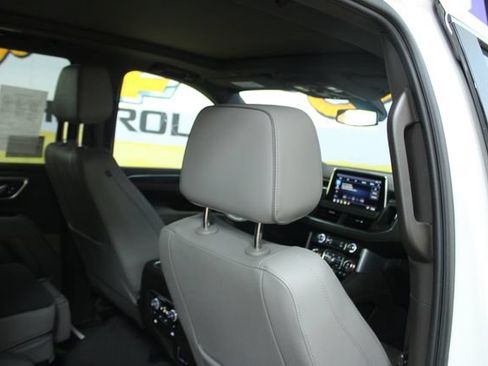 Used 2021 GMC Yukon SLT w/ SLT Luxury Package AWD/4WD image 10