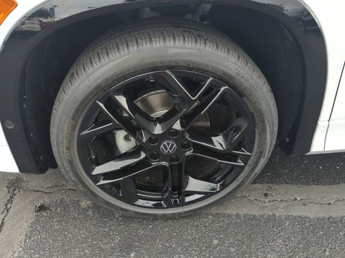 New 2026 Volkswagen Tiguan SE R-Line image 25