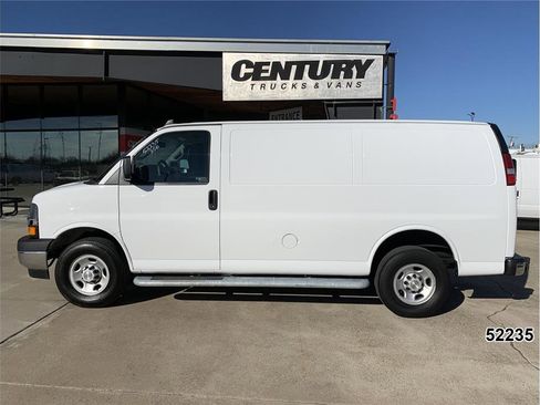 Used 2023 Chevrolet Express 2500 w/ Driver Convenience Package image 4