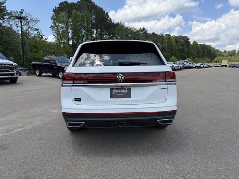 Used 2025 Volkswagen Atlas SE AWD/4WD image 5