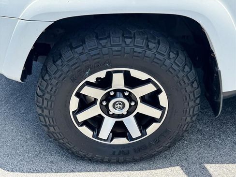 Used 2020 Toyota 4Runner TRD Off-Road AWD/4WD image 19
