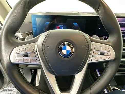 Used 2025 BMW X7 xDrive40i w/ Premium Package image 23