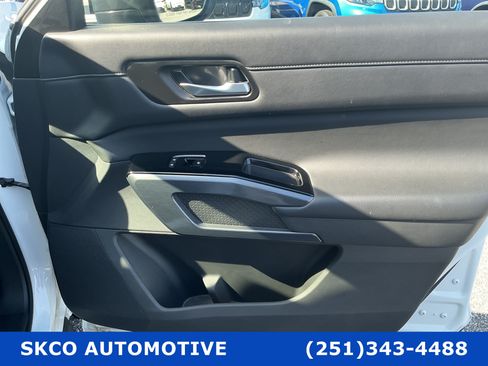 Used 2023 Nissan Pathfinder SL w/ Black Appearance Package FWD image 12