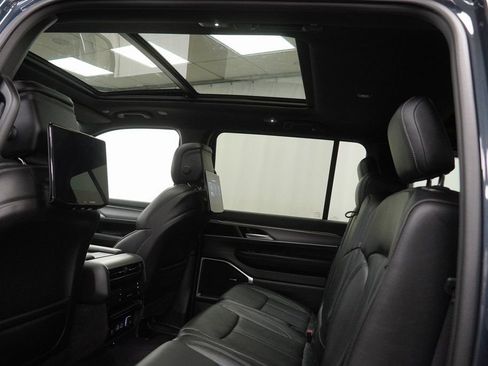 Certified 2024 Jeep Wagoneer Series II image 23