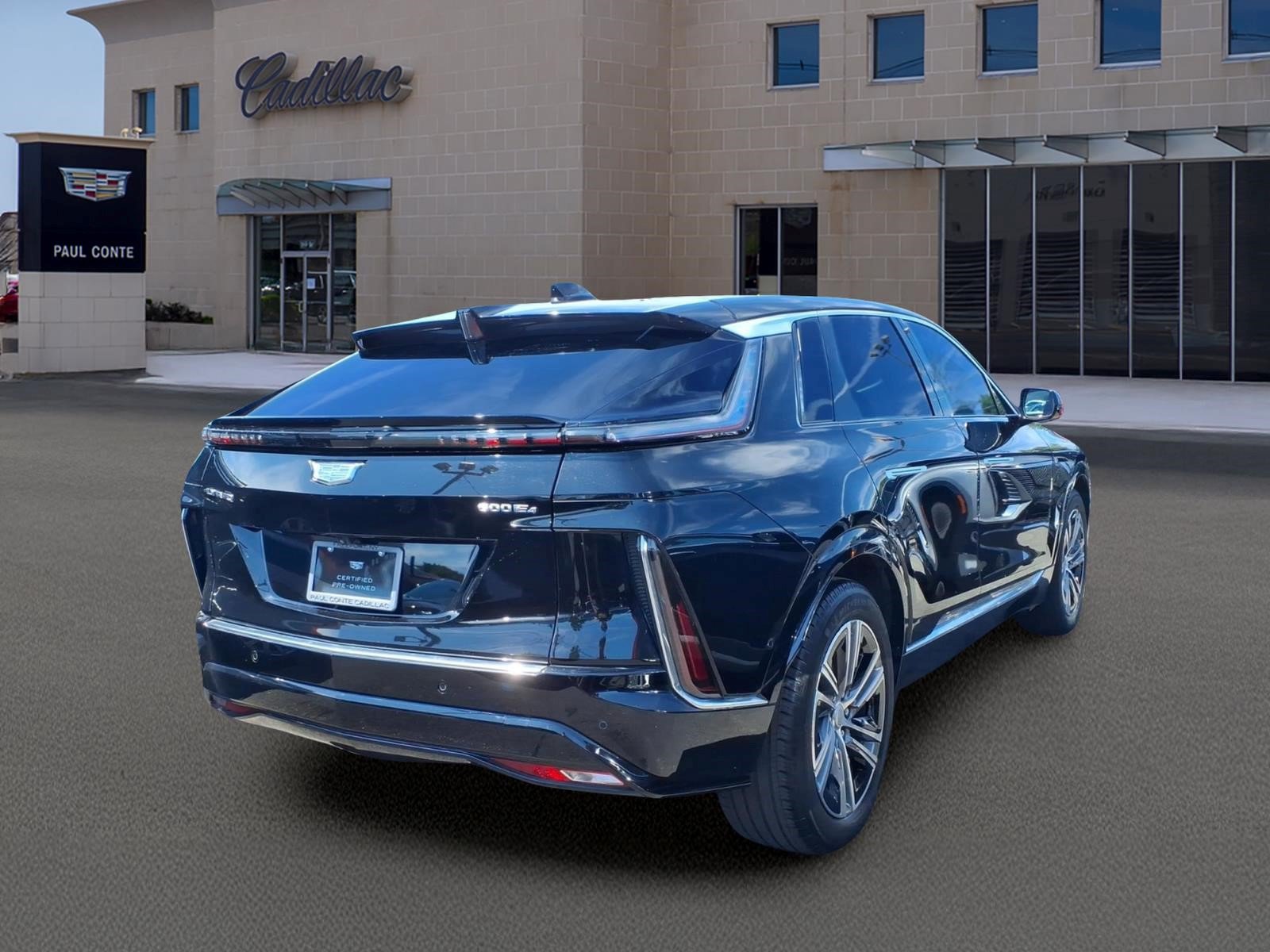 Certified 2024 Cadillac Lyriq Luxury w/ LPO, Floor Liner Package AWD/4WD image 4