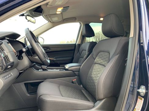 Used 2025 Nissan Pathfinder SV image 29