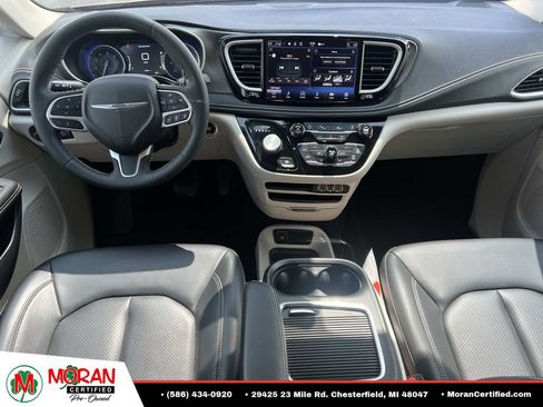 Used 2023 Chrysler Pacifica Touring-L FWD image 14