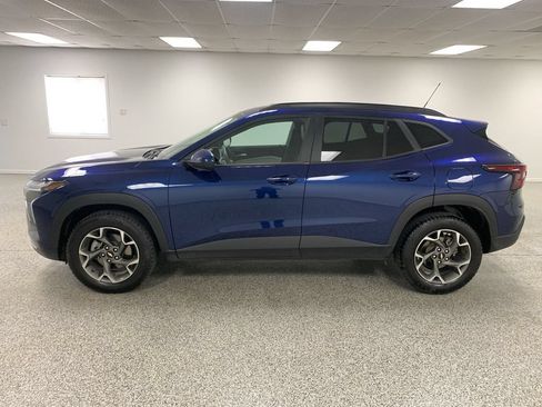 Used 2024 Chevrolet Trax LT w/ Driver Confidence Package FWD image 5