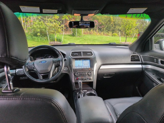 Used 2017 Ford Explorer XLT w/ Equipment Group 202A AWD/4WD image 24