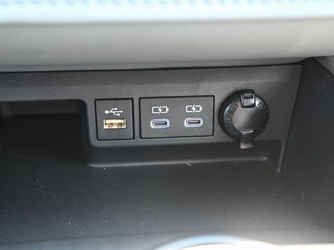 Used 2024 Toyota Highlander XLE AWD/4WD image 35