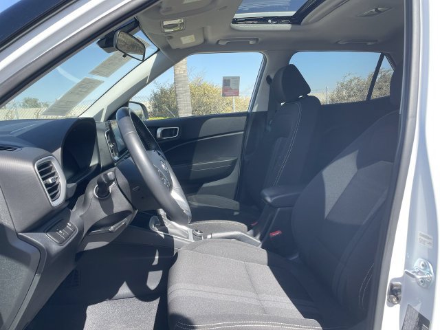 Used 2025 Hyundai Venue SEL FWD image 18