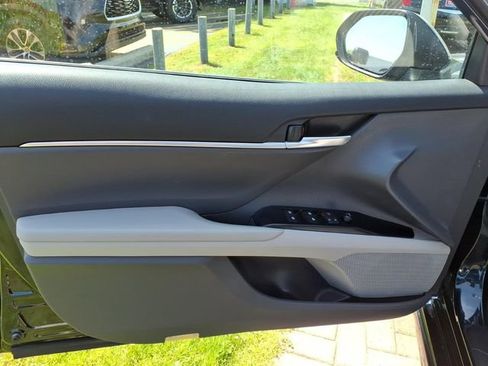 Certified 2019 Toyota Camry SE FWD image 15