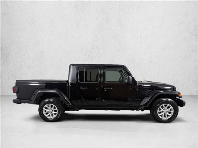 Used 2023 Jeep Gladiator Sport AWD/4WD image 2