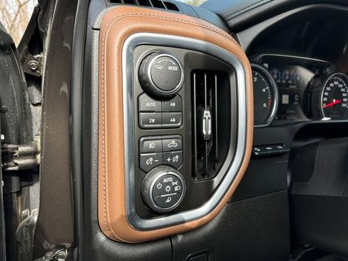 Used 2020 Chevrolet Silverado 2500 High Country image 17