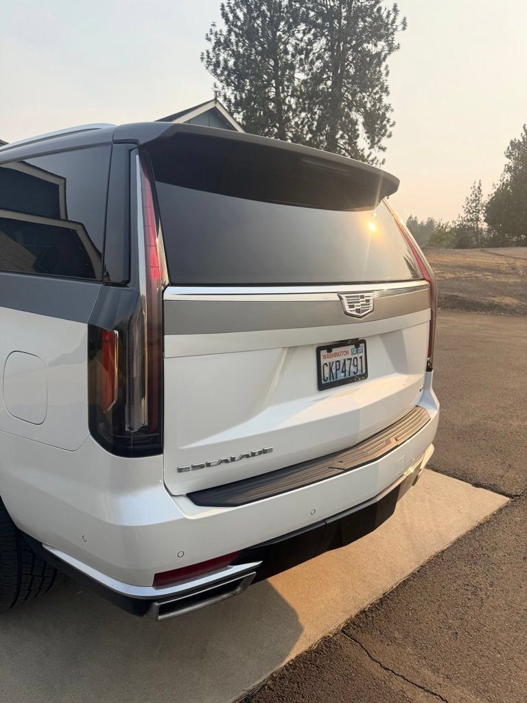 Used 2023 Cadillac Escalade Premium Luxury w/ LPO, Radiant Package AWD/4WD image 2