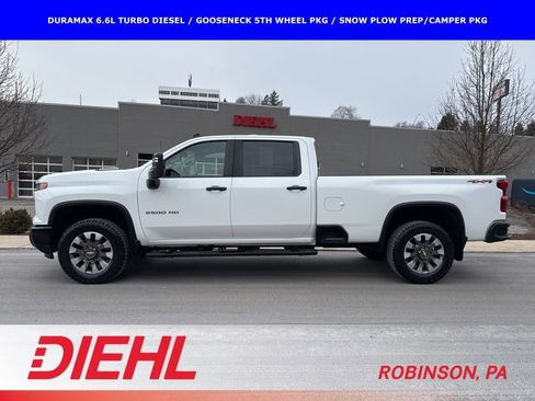 Used 2024 Chevrolet Silverado 2500 Custom w/ Custom Value Package image 4