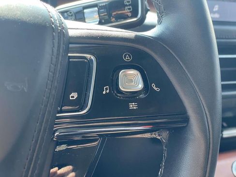Used 2023 Lincoln Aviator Reserve w/ Equipment Group 201A RWD image 9