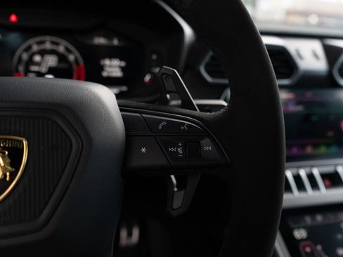 Used 2024 Lamborghini Urus Performante AWD/4WD image 18
