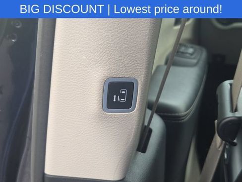 Used 2023 Chrysler Pacifica Touring-L FWD image 25