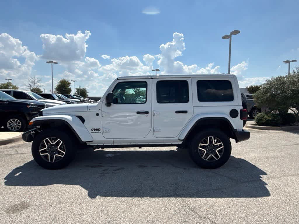 Used 2025 Jeep Wrangler Unlimited Sahara AWD/4WD image 2