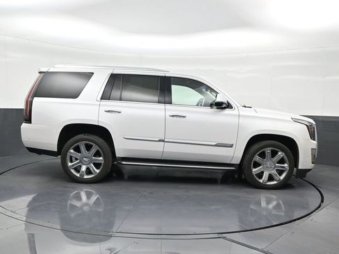 Used 2019 Cadillac Escalade Luxury image 7