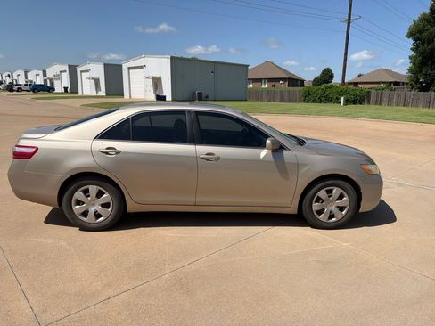 Used 2009 Toyota Camry LE FWD image 10