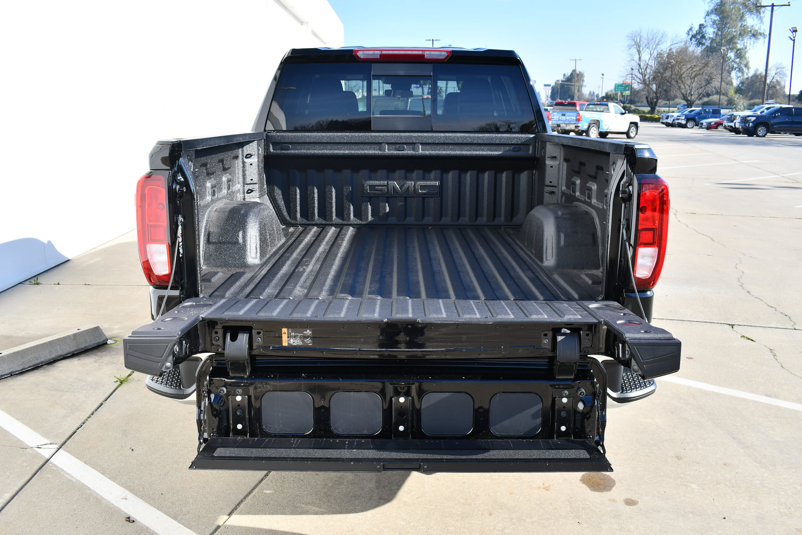 Used 2026 GMC Sierra 1500 SLE w/ Preferred Package AWD/4WD image 7