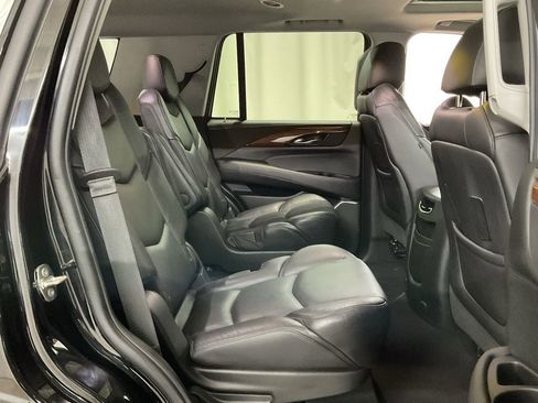 Used 2019 Cadillac Escalade Luxury AWD/4WD image 26