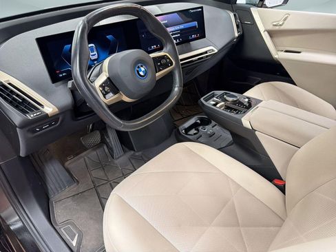 Used 2024 BMW iX xDrive50 w/ Sport Package AWD/4WD image 4