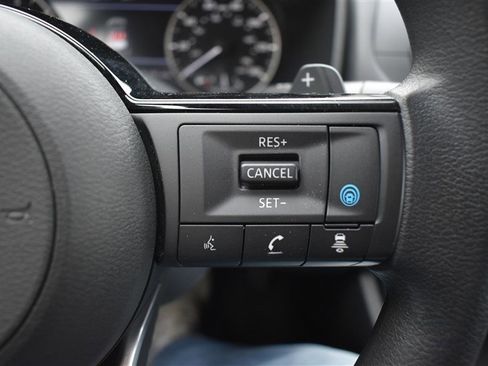 Used 2023 Nissan Rogue SV AWD/4WD image 15
