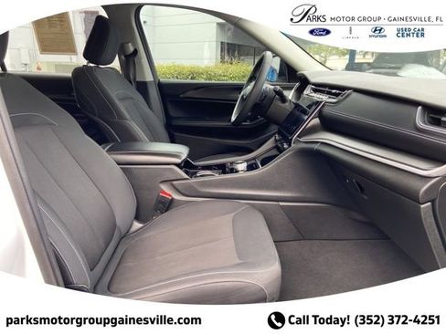 Used 2023 Jeep Grand Cherokee L Laredo AWD/4WD image 18