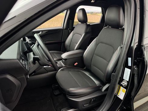 Used 2025 Ford Escape ST-Line image 9