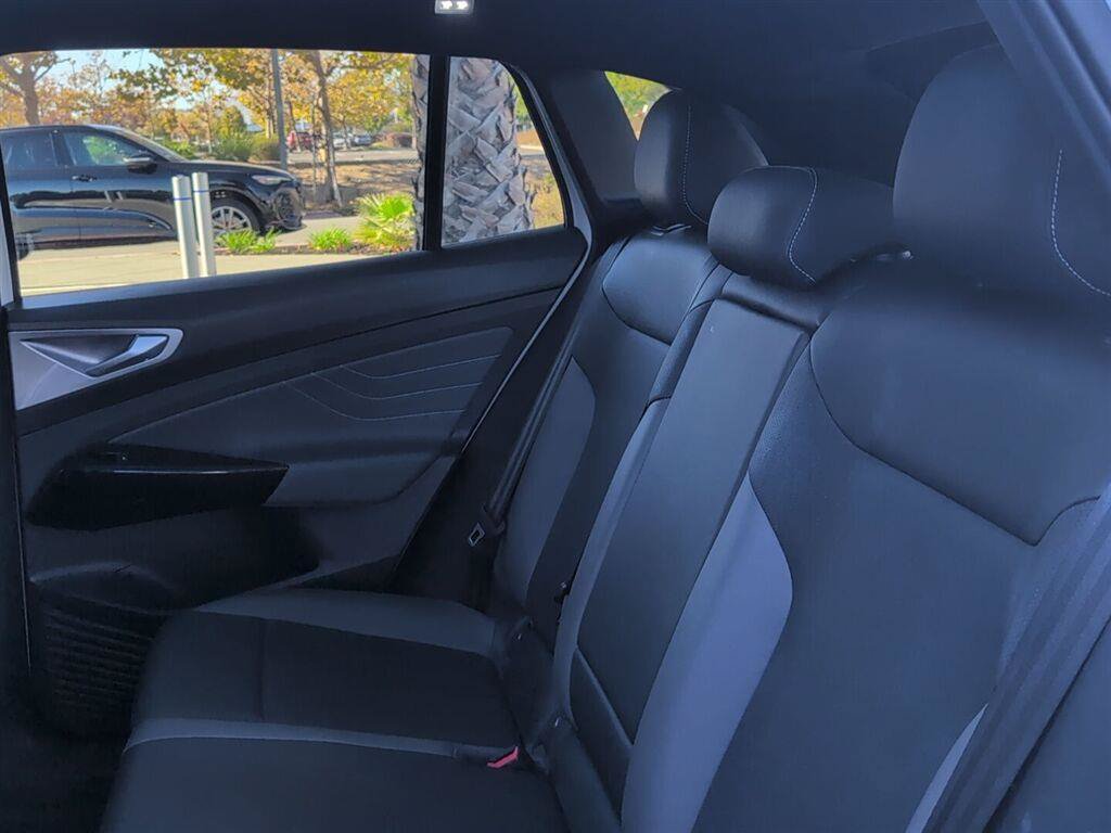 Used 2023 Volkswagen ID.4 Pro S AWD/4WD image 13