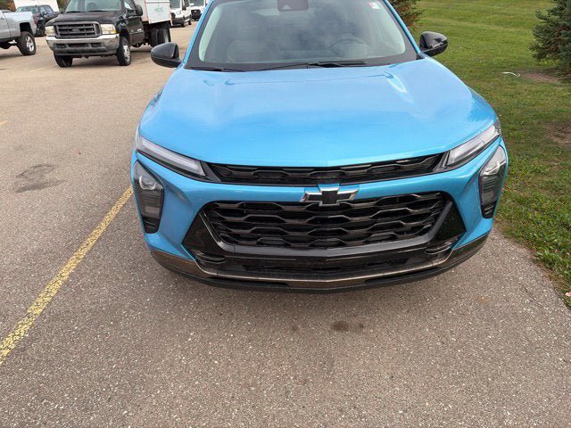Used 2025 Chevrolet Trax ACTIV w/ Driver Confidence Package FWD image 2