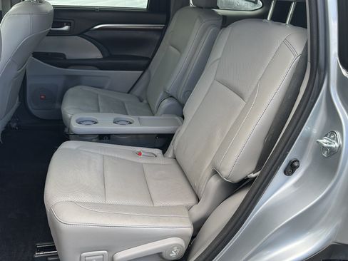 Used 2016 Toyota Highlander Limited w/ Driver Technology Package FWD image 23