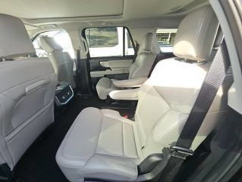 Used 2025 Ford Expedition Active AWD/4WD image 10