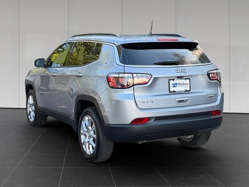 Used 2023 Jeep Compass Latitude w/ Sun and Sound Group AWD/4WD image 3