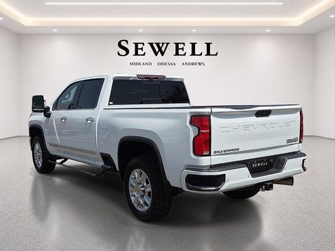Used 2024 Chevrolet Silverado 3500 High Country w/ High Country Premium Package AWD/4WD image 3