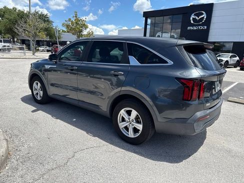 Used 2021 Kia Sorento LX FWD image 7