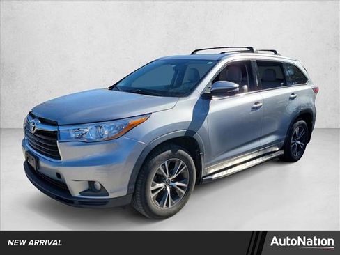 Used 2016 Toyota Highlander XLE image 1