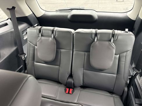 Used 2025 Ford Explorer Active w/ Active Comfort Package RWD image 12