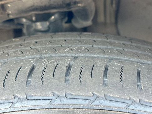 Used 2025 Genesis G70 2.5T image 33