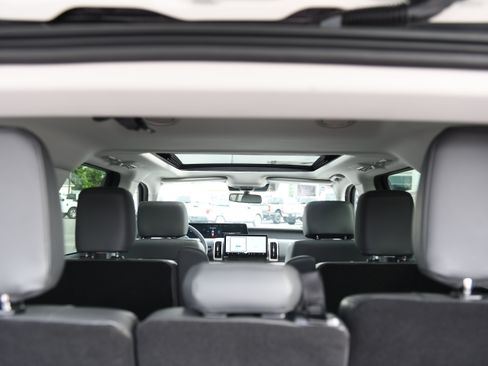 New 2026 Ford Expedition Active RWD image 15