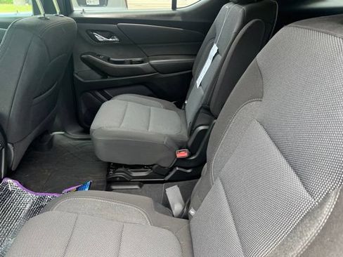 Used 2022 Chevrolet Traverse LT FWD image 6