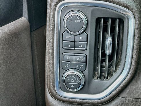 Used 2022 GMC Sierra 2500 Denali w/ Denali Black Diamond Edition AWD/4WD image 17