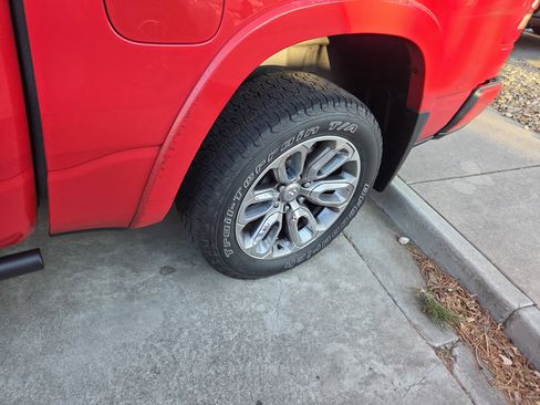 Used 2019 RAM 1500 Laramie image 10