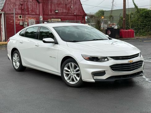 Used 2016 Chevrolet Malibu LT FWD image 2