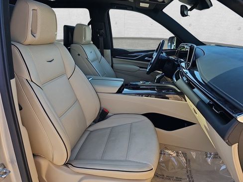 Used 2021 Cadillac Escalade Premium Luxury w/ Driver Assist Tech Package image 10